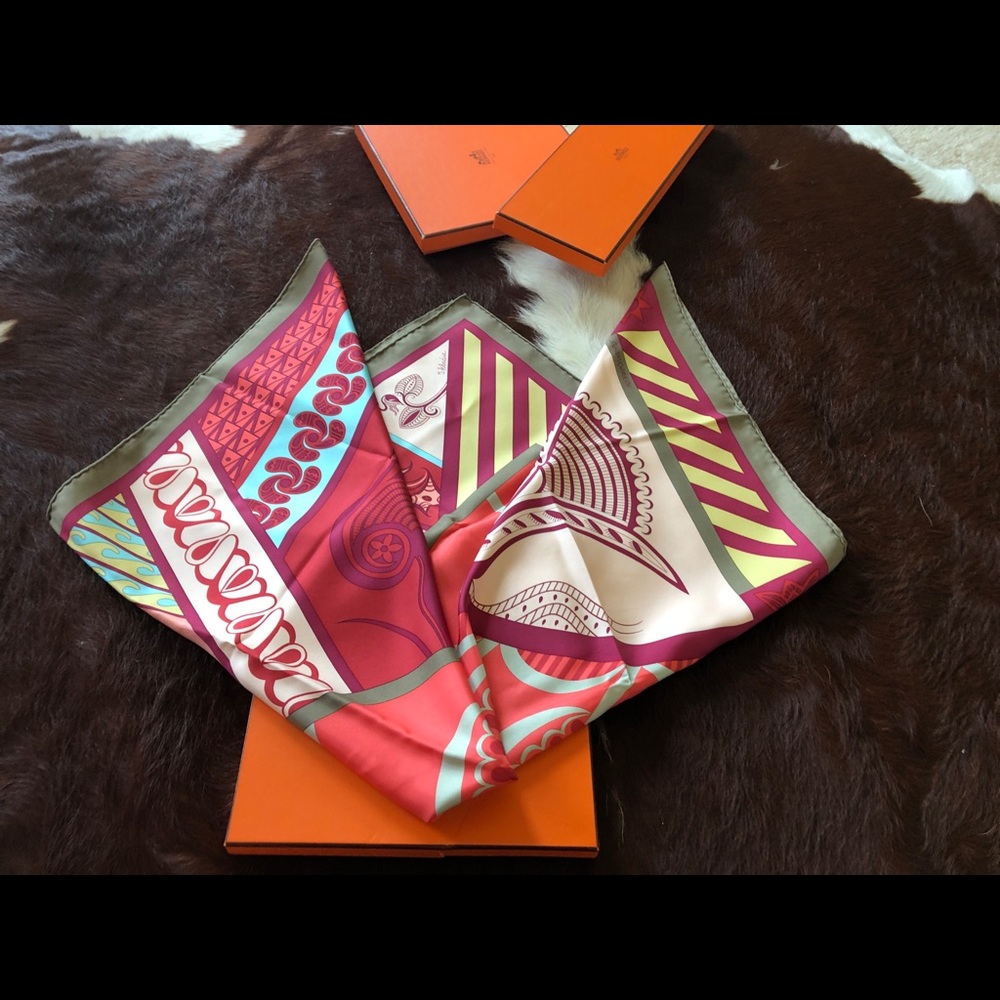 Hermès "GEOMETRIE CRETOISE" silk twill scarf